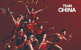 张琳艳赛后和凯莉交换球衣，后者直接把中国队球衣穿在身上