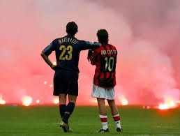 详解棒球规则中的“场外飞球”击中记分牌后的垒位归属