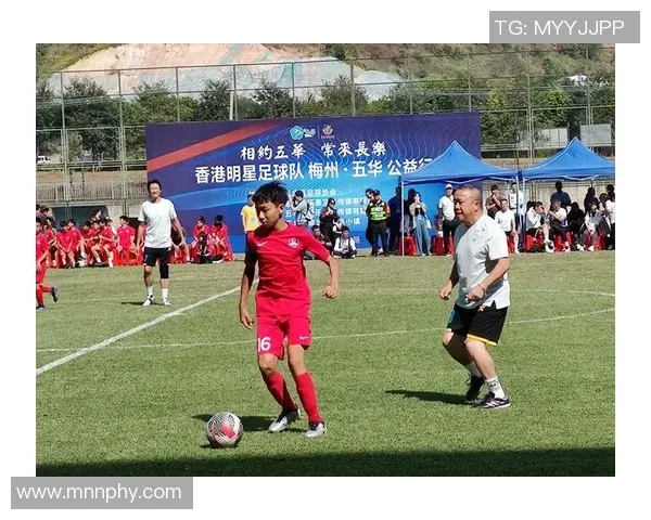 官方：尤文图斯与20岁前锋塞里涅-德梅续约至2028年